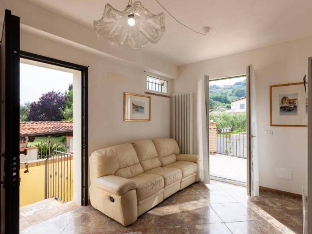 casa semindipendente in vendita a Carrara in zona Marasio