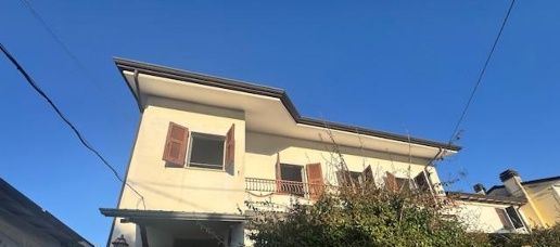 casa indipendente in vendita a Carrara in zona Nazzano
