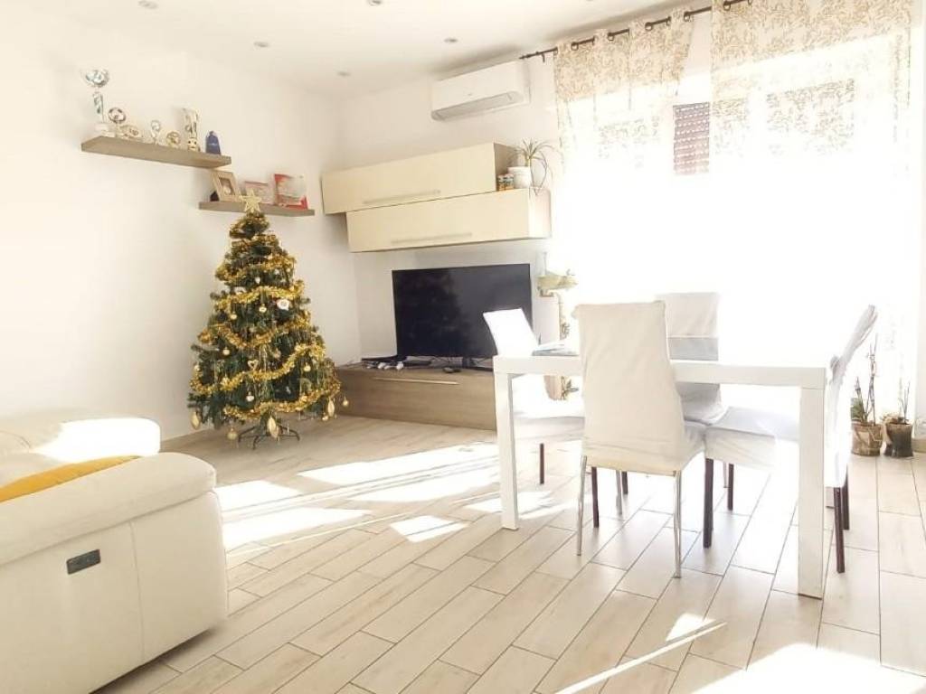 appartamento in vendita a Carrara in zona Avenza