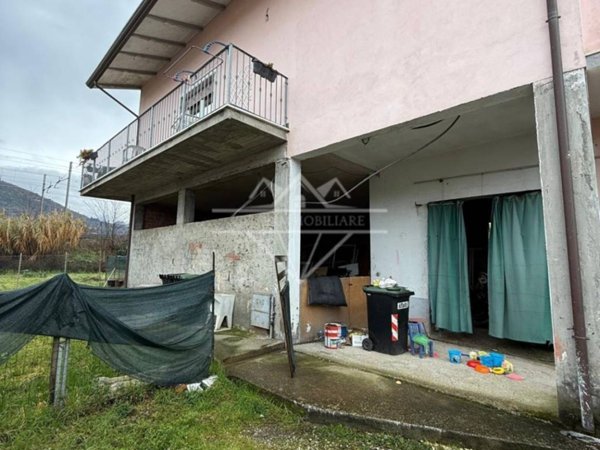 appartamento in vendita a Carrara in zona Avenza