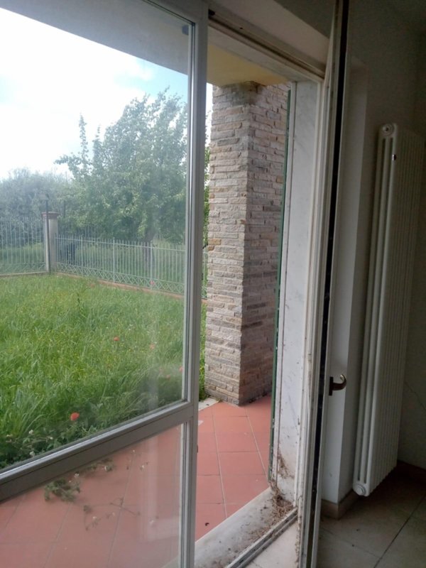 casa indipendente in vendita a Carrara in zona Avenza