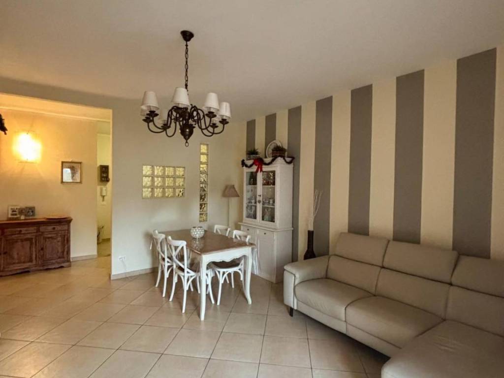 appartamento in vendita a Carrara in zona Avenza