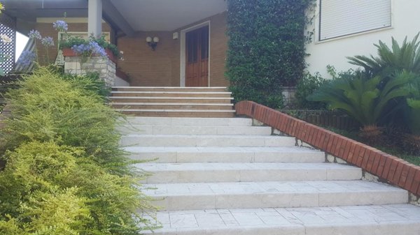 casa indipendente in vendita a Carrara in zona Marina di Carrara