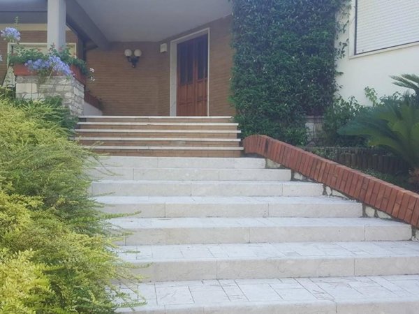 casa indipendente in vendita a Carrara in zona Marina di Carrara