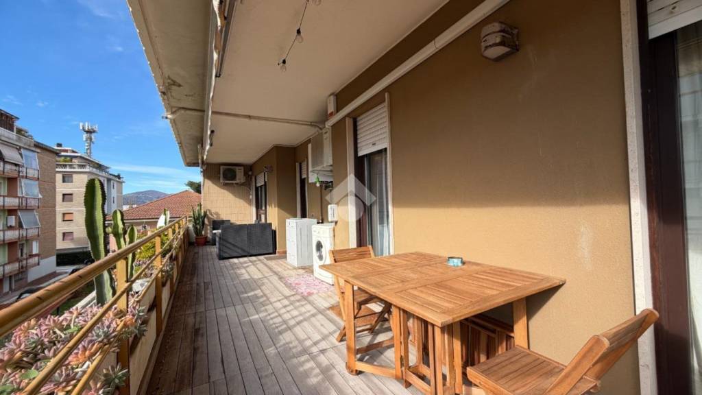 appartamento in vendita a Carrara in zona Marina di Carrara