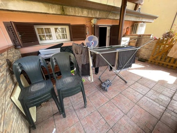 casa semindipendente in vendita a Carrara in zona Avenza