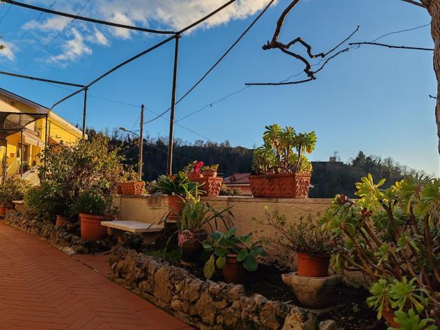 casa indipendente in vendita a Carrara