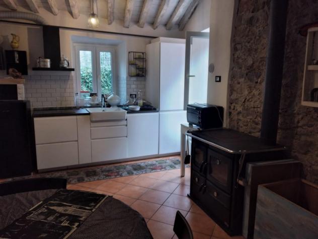 casa indipendente in vendita a Carrara in zona Castelpoggio