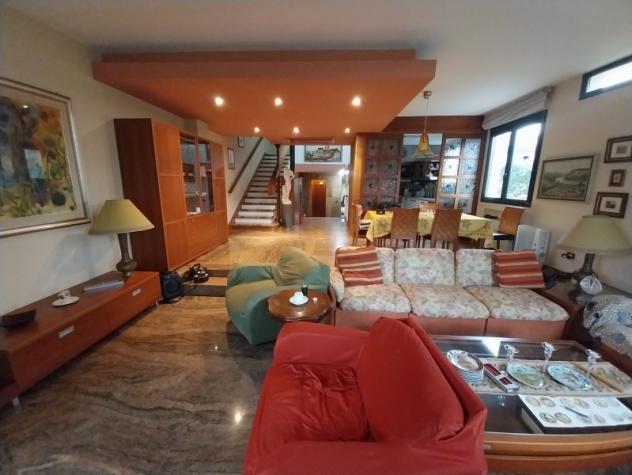 casa indipendente in vendita a Carrara in zona Marina di Carrara