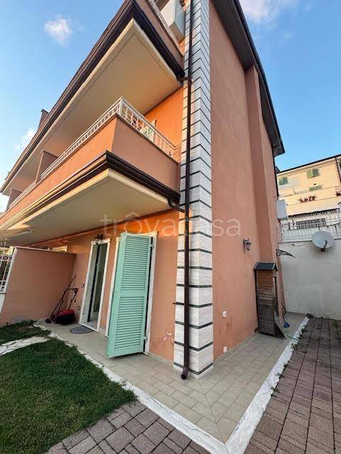 casa indipendente in vendita a Carrara in zona Bonascola