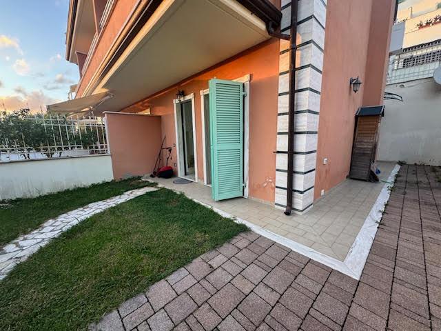 casa indipendente in vendita a Carrara in zona Bonascola