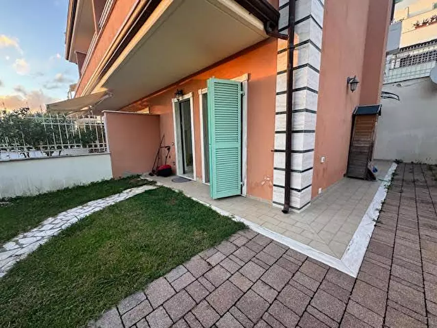 casa semindipendente in vendita a Carrara in zona Bonascola