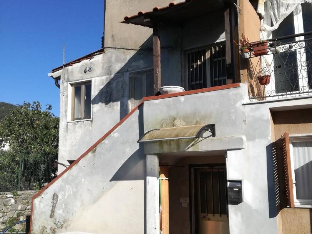 casa semindipendente in vendita a Carrara in zona Marasio