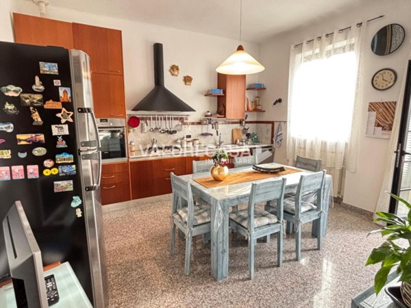 appartamento in vendita a Carrara in zona Bonascola