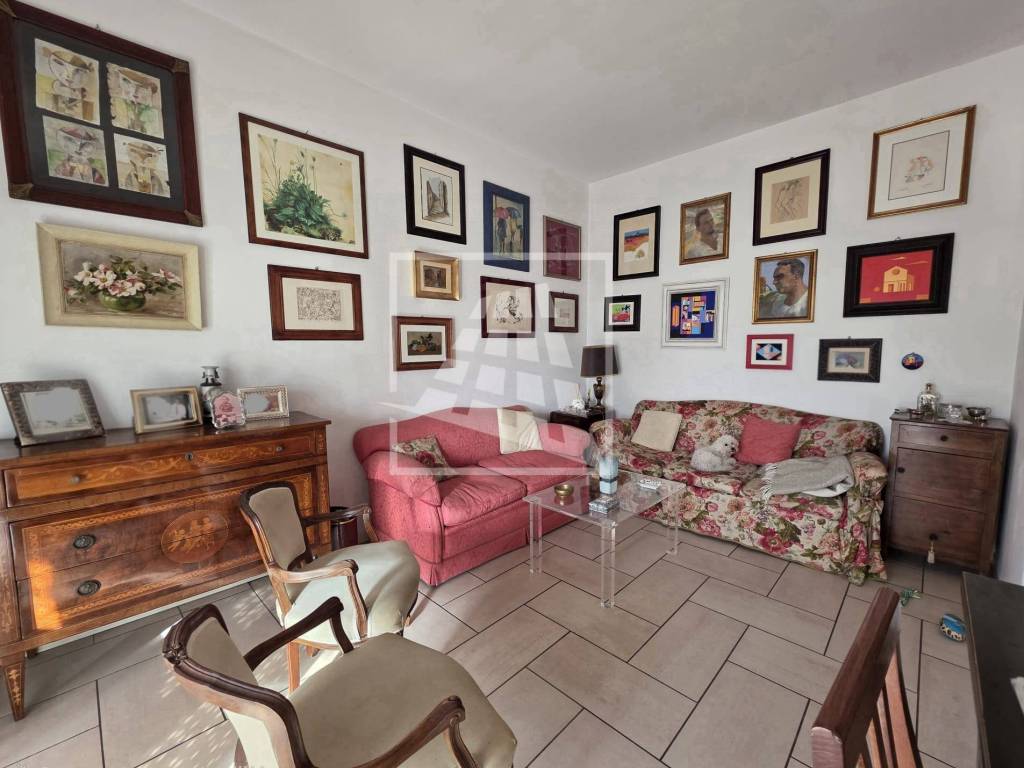 appartamento in vendita a Carrara in zona Avenza