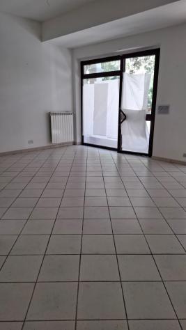 negozio in vendita a Carrara in zona Marina di Carrara