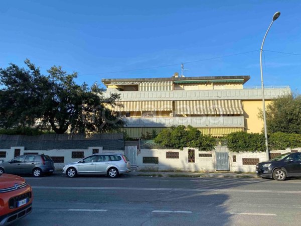 appartamento in vendita a Carrara in zona Marina di Carrara