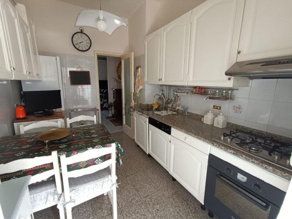 appartamento in vendita a Carrara in zona Avenza