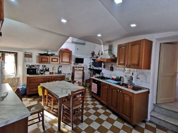 appartamento in vendita a Carrara in zona Centro Città