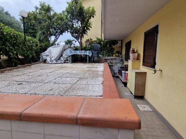 appartamento in vendita a Carrara in zona Marina di Carrara