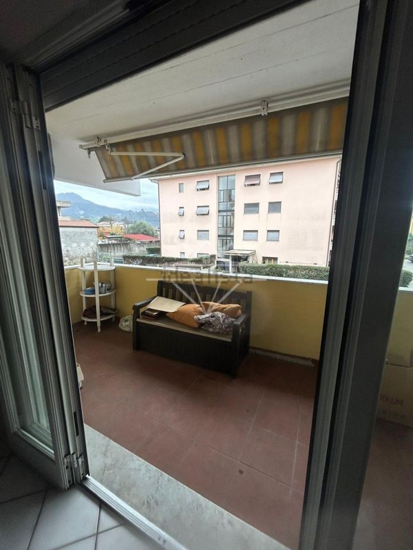 appartamento in vendita a Carrara in zona Avenza