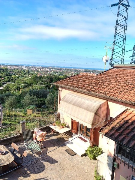 casa indipendente in vendita a Carrara in zona Fossone