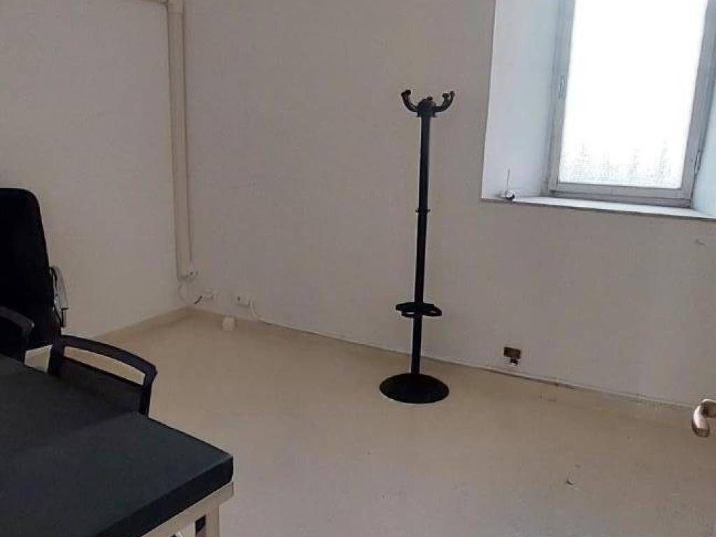 negozio in vendita a Carrara