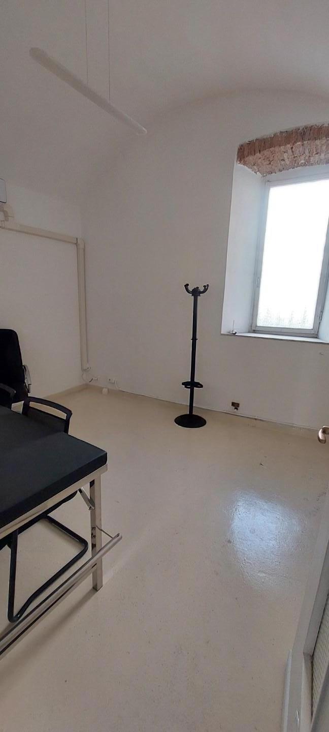 locale commerciale in vendita a Carrara in zona Centro Città