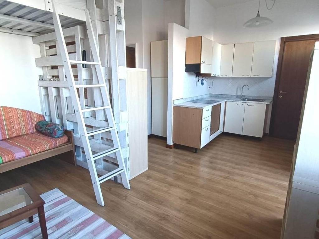 appartamento in vendita a Carrara in zona Avenza