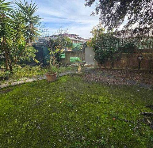 appartamento in vendita a Carrara in zona Marina di Carrara