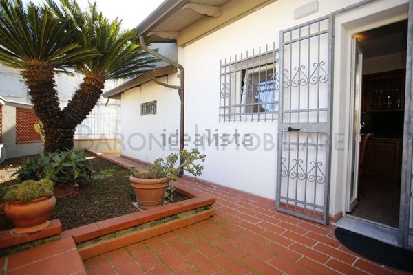 casa indipendente in vendita a Carrara in zona Marasio