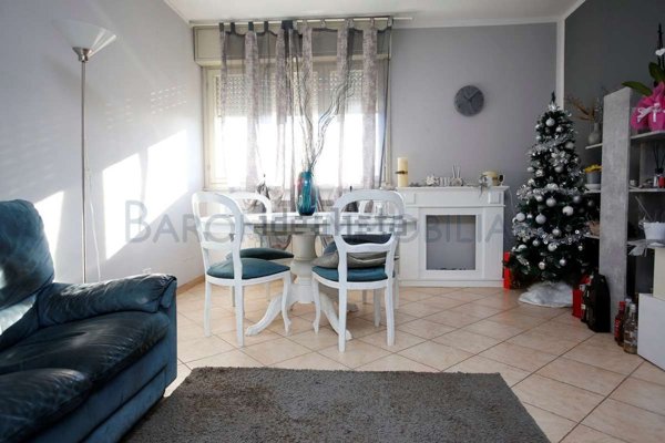 appartamento in vendita a Carrara in zona Avenza