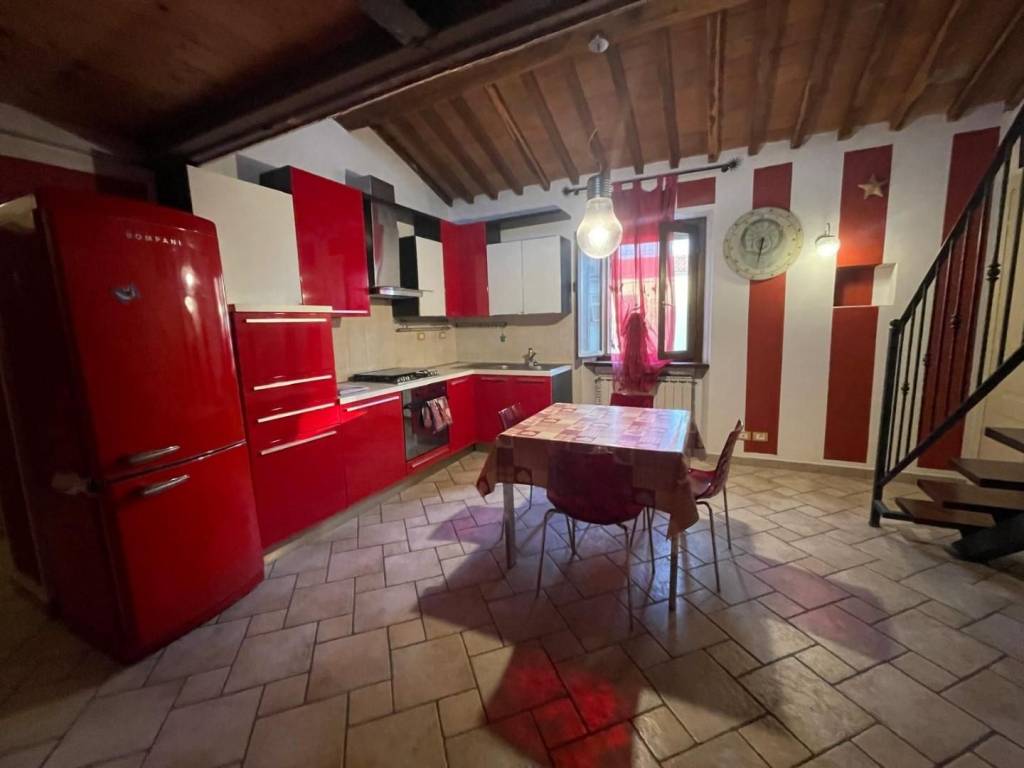 appartamento in vendita a Carrara in zona Avenza