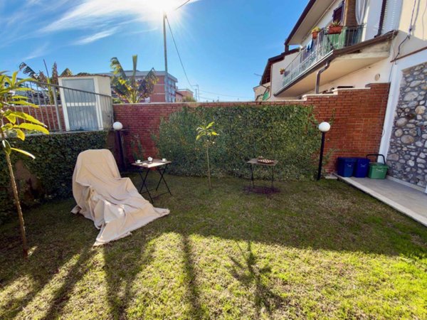 appartamento in vendita a Carrara in zona Avenza