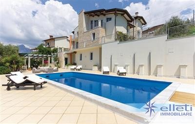 casa indipendente in vendita a Carrara