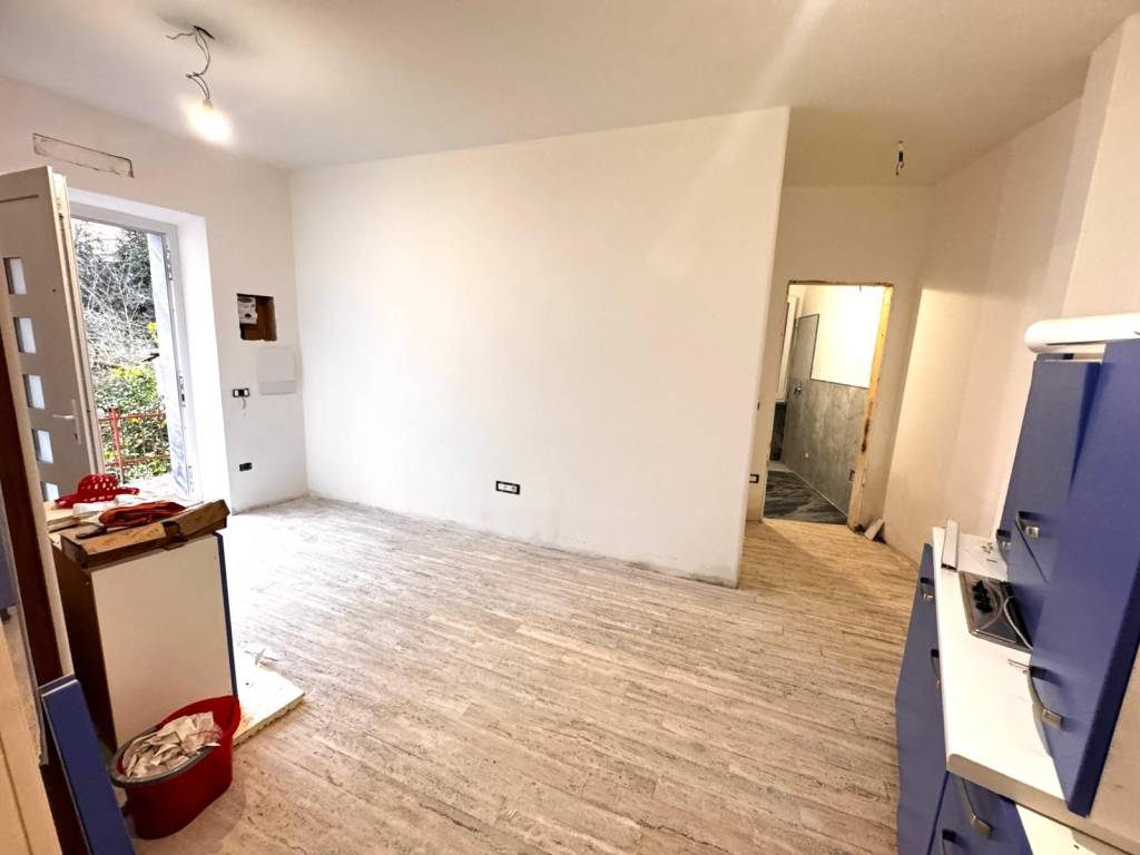 casa indipendente in vendita a Carrara in zona Fossola