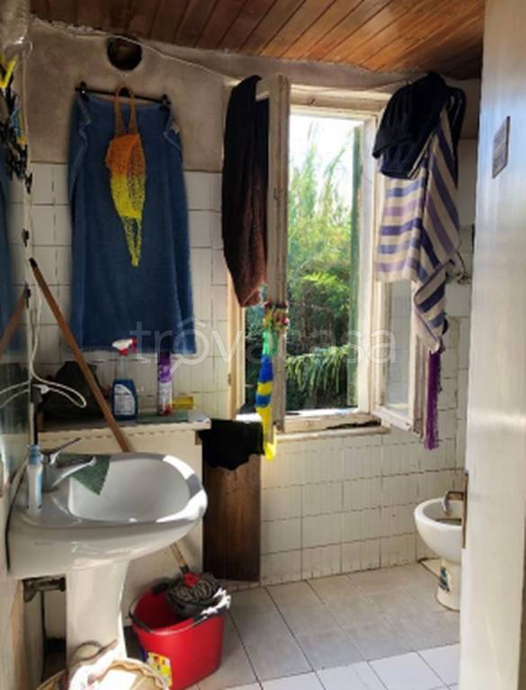 appartamento in vendita a Carrara in zona Battilana