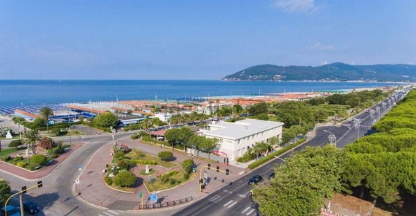 appartamento in vendita a Carrara in zona Marina di Carrara