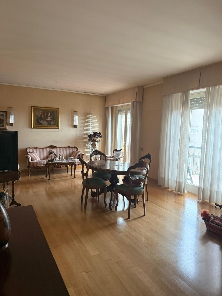 appartamento in vendita a Carrara in zona Marina di Carrara