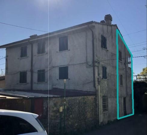 appartamento in vendita a Carrara in zona Battilana