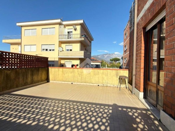 appartamento in vendita a Carrara in zona Marina di Carrara