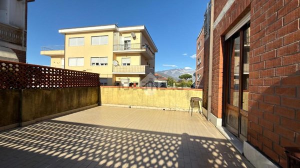 appartamento in vendita a Carrara in zona Marina di Carrara