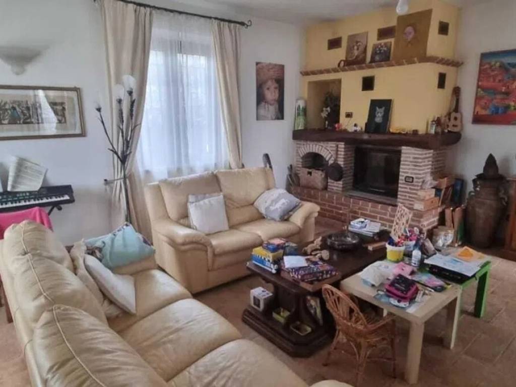 casa indipendente in vendita a Carrara in zona Marina di Carrara