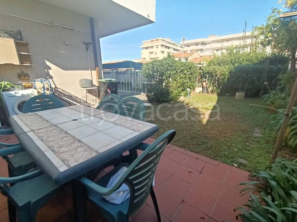 appartamento in vendita a Carrara in zona Marina di Carrara