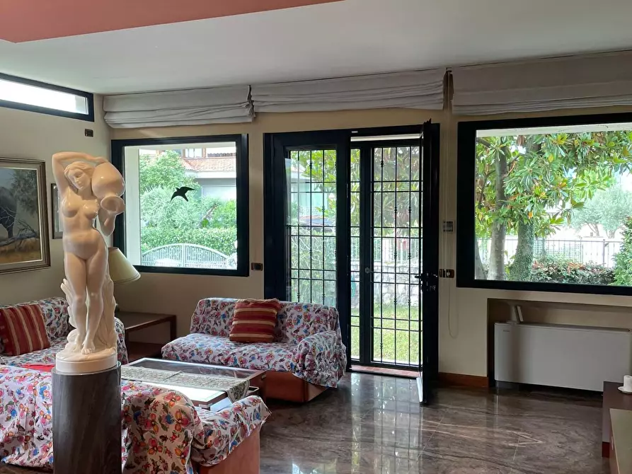 casa indipendente in vendita a Carrara in zona Marina di Carrara