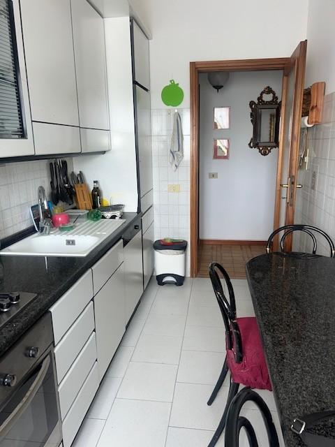 appartamento in vendita a Carrara in zona Avenza