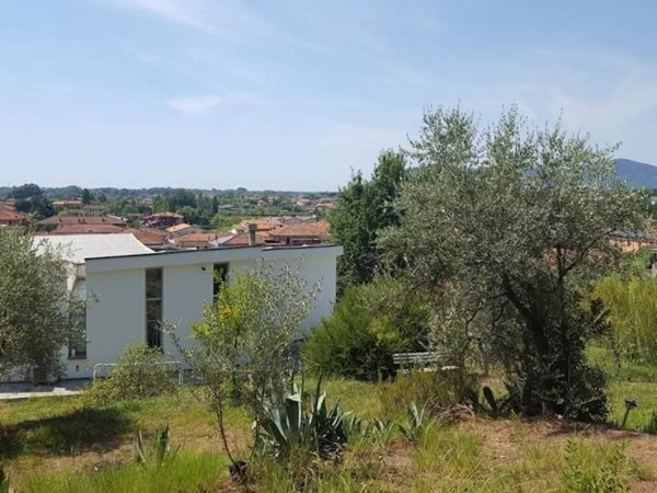 casa indipendente in vendita a Carrara in zona Fossone