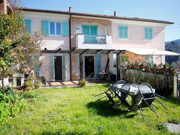 appartamento in vendita a Carrara in zona Stadio