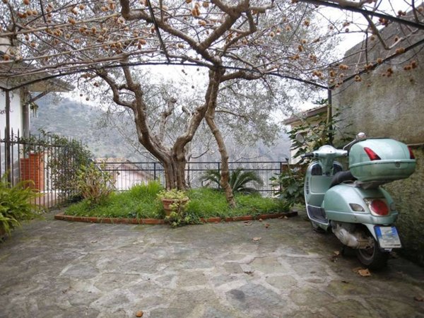 appartamento in vendita a Carrara in zona Sorgnano