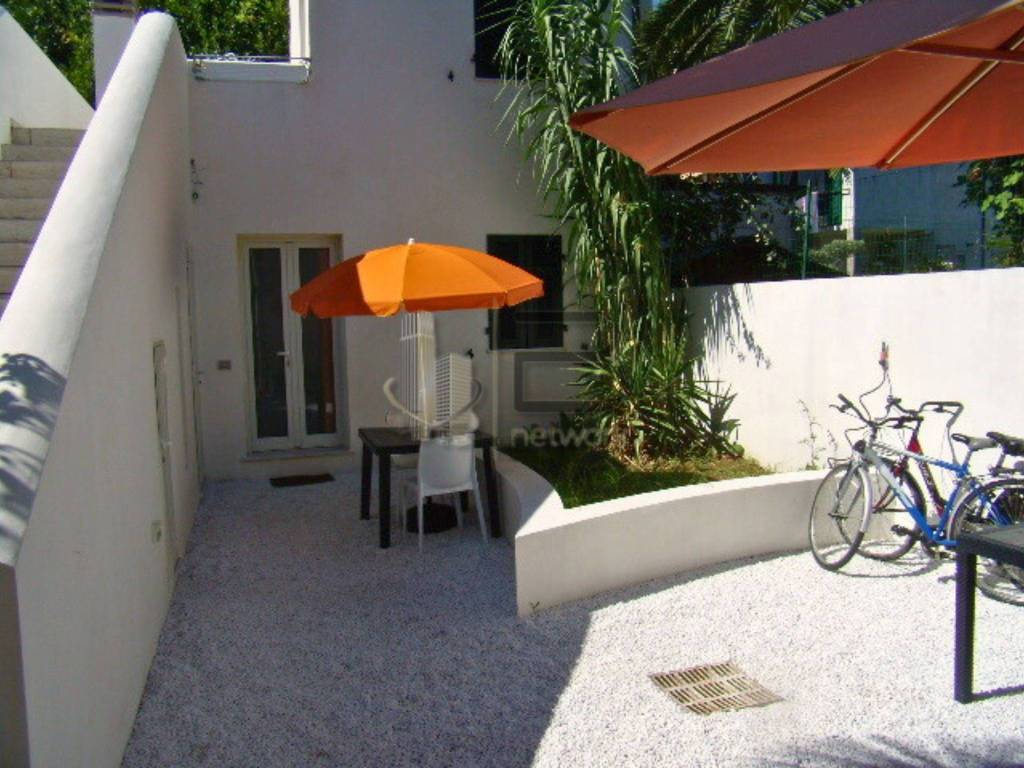 casa indipendente in vendita a Carrara in zona Marina di Carrara